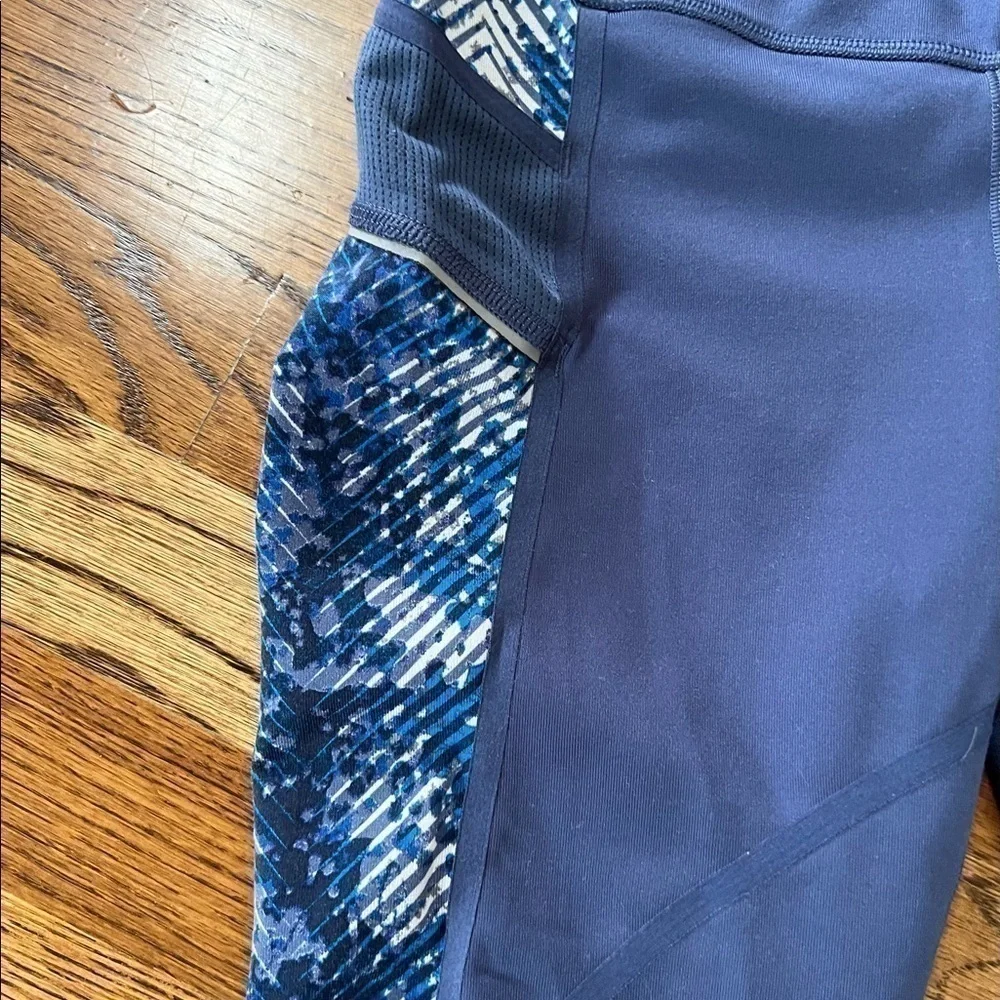 𝅺ATHLETA elation cropped blue leggings w/bag size XS EUC - Picture 3 of 8